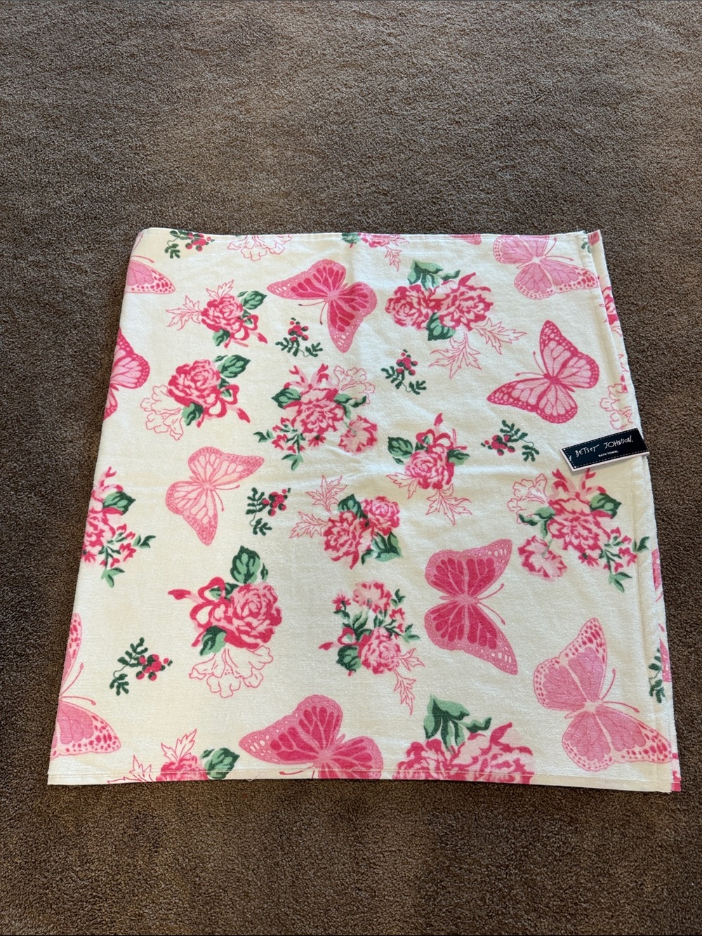Betsey Johnson butterfly bows bath towel 28” x 52” NWT